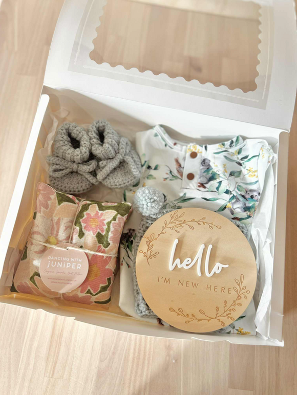 Hello I'm New Here Neutral Baby Gift Box (mum & bub)