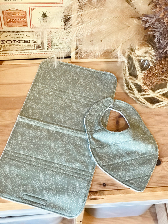 Gum leaf green leafy Bib & Burp Cloth Set