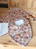 Flower pop Bib & Burp Cloth Set