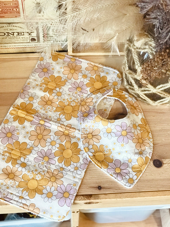 Daisy Floral Bib & Burp Cloth Set